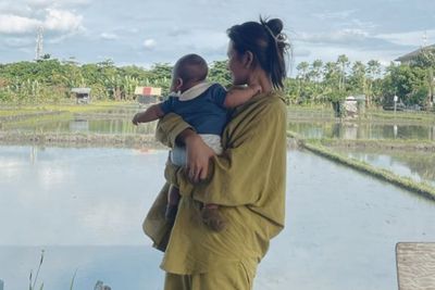 Curahan Hati Indah Permatasari Saat Genggam Tangan Anak: Yang Menyentuh Tanpa Menghakimi