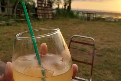 Bawah Langit Sandik, Kafe Berkonsep Outdoor dengan View Sunset Mataram dan Laut Senggigi