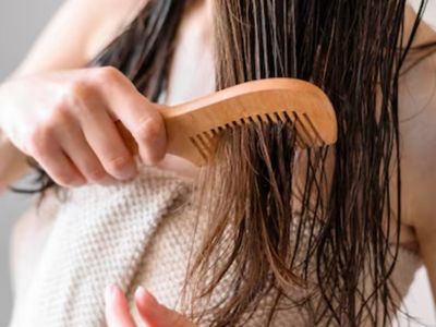 Menyisir Rambut Basah Bisa Bikin Rontok? Begini Penjelasannya