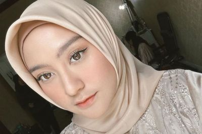 Cantiknya Salshabilla Adriani Dibalut Hijab, Makeup Tipis Eyeliner On Point