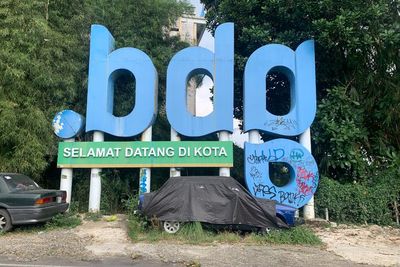 Miris, Tugu Selamat Datang Di Kota Bandung Tercemar Aksi Vandalism