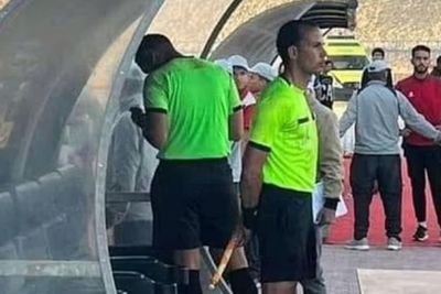 Gara-gara Gunakan HP untuk Jadi VAR, Wasit Liga Mesir Ini Justru Dijatuhi Hukuman