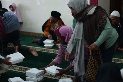 Indahnya Toleransi, Umat Muslim di Bromo Gelar Tradisi Apeman di Tengah Perayaan Nyepi