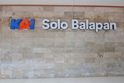 Menelisik Solo Balapan, Stasiun Tertua di Kota Solo Kini Punya Sky Bridge