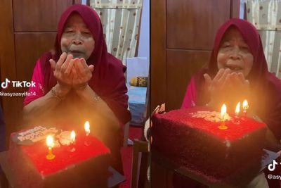 Momen Kocak Nenek Baca Doa Panjang saat Diberi Kejutan Ultah, Lilinnya Sampe Meleleh