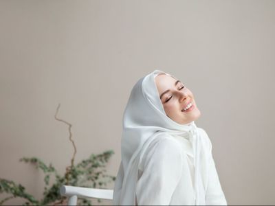Cara Merawat Rambut dan Kulit Kepala bagi Pengguna Hijab, Bebas Bau dan Rontok!
