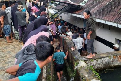 Dua Orang Jemaah Masjid Meninggal Dunia Tertimbun Longsor di Sumatera Barat