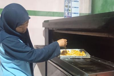 Inspiratif! Mahasiswi UIN Bandung Sukses Berbisnis Kue, Terjual Hingga Luar Pulau