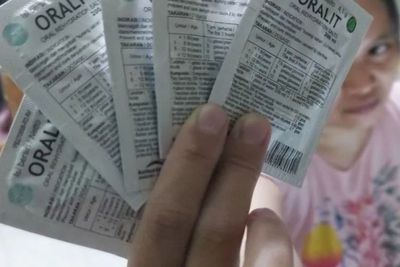 Viral Oralit Disebut Ampuh Cegah Dehidrasi selama Puasa, Pakar Tegas Bilang Begini