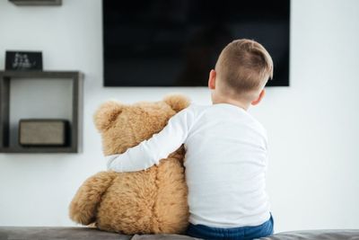 Durasi Menonton TV untuk Anak Setiap Harinya hanya 2 Jam Menurut Pakar