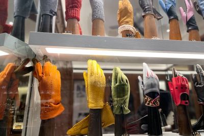 Ganterie Italienne: Sarung Tangan Klasik Kualitas Super yang Terkenal di Dunia Fashion