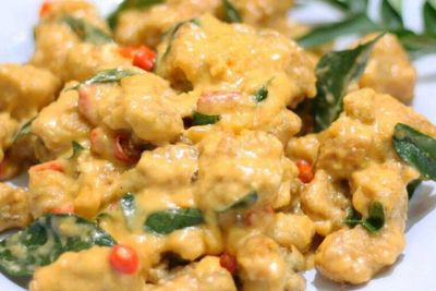 Bingung Masak Lauk Makan Buat Buka Puasa? Yuk Recook Resep Ayam Goreng Telur Asin
