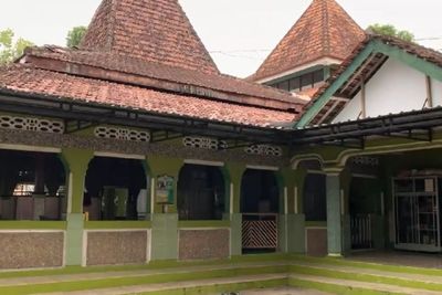 Melihat Suasana Masjid Krenceng Blitar yang Didirikan Laskar Diponegoro, Seperti Apa Ya?
