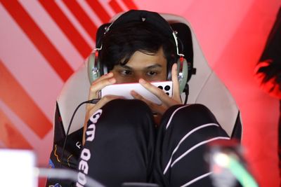 AURA Gagal Lanjutkan Keunggulan, RRQ Menang 1-2 Susul ONIC ke Upper Bracket