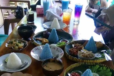 Yuk Nikmati Sensasi Menu Serba Biru Bunga Telang di Erista Garden Hasil Kebun Sendiri