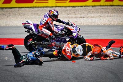 Sudah Jatuh, Marquez Kena Penalti Buntut Bentrok dengan Oliveira di MotoGP Portugal 2023