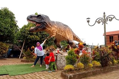 Dinosaurus Park Tulungagung, Lokasi Wisata yang Ramah Anak dan Lansia