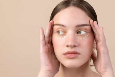 Rawat Kulit Area Mata? Produk Skincare Berbahan Niacinamide hingga Kafein Jawabannya