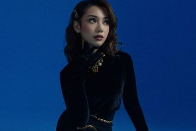 Angie Zelena Ceritakan Rumitnya Hubungan Tanpa Status Lewat Lagu Terbaru Bulan Penuh