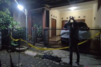 Mantan Ketua Komisi Yudisial Dibacok, Polisi Sebut Anaknya Juga Jadi Korban