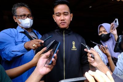 Gibran Pamer Jaket Piala Dunia U-20 di Indonesia Demi Semangati Erick Thohir