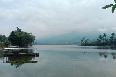 Pesona Wisata Waduk Penjalin Brebes: Healing Gratis dengan View yang Hits Abis!