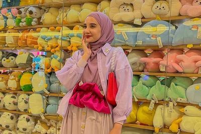 Buka Puasa Bareng Karyawan, Zaskia Sungkar Sediakan Warung Bu Kia di Rumahnya