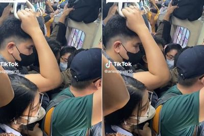 Penampakan KRL Penuh Sesak dengan Penumpang, Enggak Ada Ruang Kosong