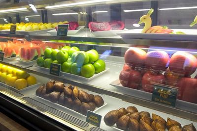 Gak Cuma Beli Cold Pressed Juice, di Re.juve Kamu Bisa Beli Buah Potong Segar Higienis