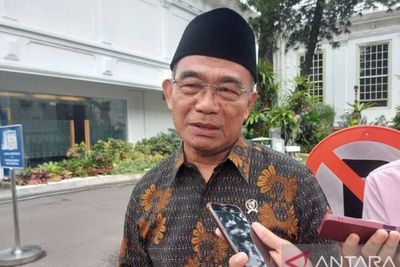 Menko PMK Minta Pemda Sisihkan APBD untuk Penanganan Stunting dan Kemiskinan Ekstrem
