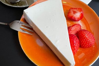 Cafe Julie s House, Tempat Nongkrong Nyaman dengan Hidangan Cheesecake Khas Belgia