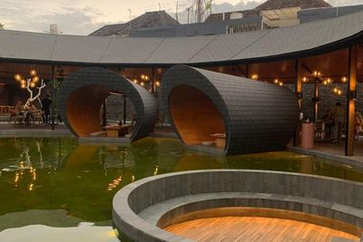 Tempat Bukber di Jogja, Resto Lalawuh Sunda yang Sajiannya Enak & Interiornya Cakep Parah!