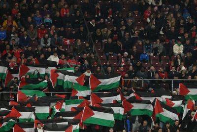 Aksi Solidaritas, Suporter Timnas Swiss Kibarkan 100 Bendera Palestina saat Hadapi Israel