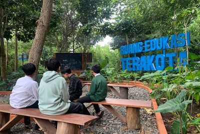 Ruang Edukasi Terakota, Taman Tematik Pertama di Bandung Enak Jadi Tempat Belajar