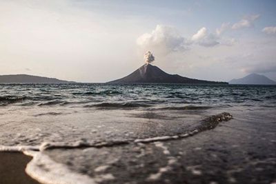 Masuk Level Siaga, Erupsi Gunung Anak Krakatau Lontarkan Abu Setinggi 600 Meter