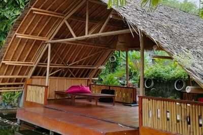 Tempat Bukber di Resto Vibes Pedesaan Mbah Bayan, Ada Pemandangan Air Sungai