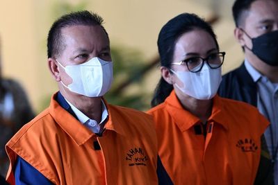 Relationship Goals! Bupati Kapuas dan Istrinya Buat Korupsi Bersama-sama
