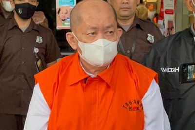 KPK Tahan Liem Sin Tiong Tersangka Penyuap Eks Bupati Buru Selatan
