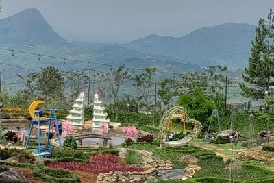 Wisata Puncak Nirvana Valley Resort, Sensasi Main Flying Camp sampai Makan di Tengah Danau