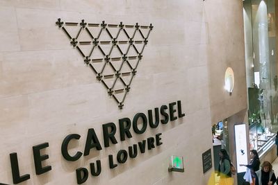 Gak Usah Bingung Kalau Kebelet Pipis di Paris, Bisa Mampir ke Butik Toilet Ini: Mewah!