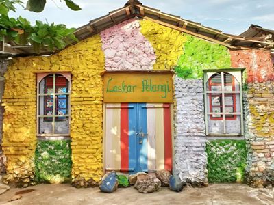 Napak Tilas Laskar Pelangi di Museum Sastra Pertama di Indonesia