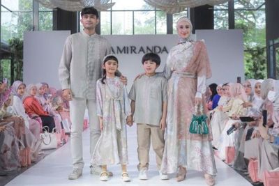Ingin Berpakaian Kompak Sekeluarga? Ini Tips Memilih Busana Sarimbit untuk Lebaran