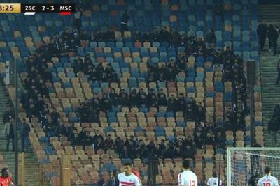 Kesal Timnya Ancur-ancuran, Suporter Klub Mesir Ini Bikin Emotikon Marah di Tribun