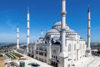 Imam Masjid di Turki Ajak Main Anak Kecil Usai Tarawih, Ternyata Ini Tujuannya