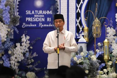 Presiden Jokowi Curhat: 2 Minggu Saya Pusing Gara-gara Bola!