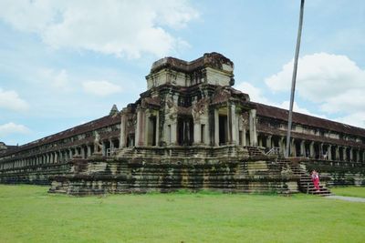 Mengungkap Keindahan Spiritual Angkor Wat, Keajaiban Dunia yang Mengagumkan di Kamboja