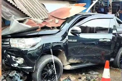 Mobil Dinas Bupati Kuningan Tabrak Pemotor dan Bengkel, 3 Orang Tewas
