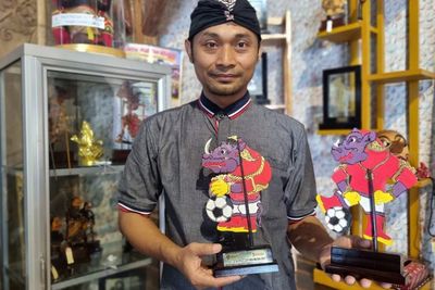 Piala Dunia U-20 di Indonesia Gagal, Pengrajin Souvenir di Solo Ungkapkan Rasa Kecewa