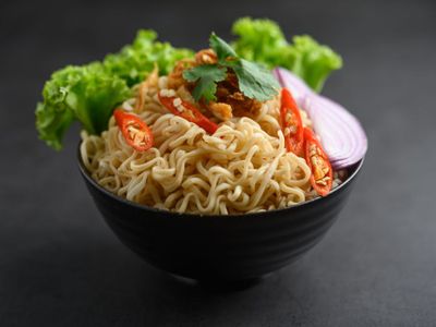 Sering Makan Mi Instan saat Sahur karena Kepepet? Ini Kata Ahli Gizi