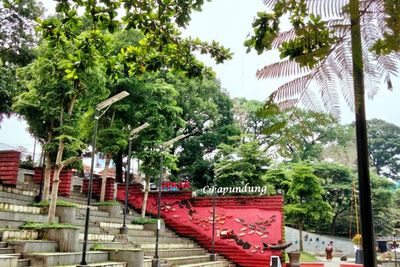 Teras Cikapundung, Solusi Nongkrong dan Bersantai Secara Gratis di Bandung